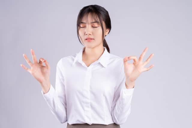 Stay calm by taking deep breaths recommends psychologist (photo: Shutterstock)
