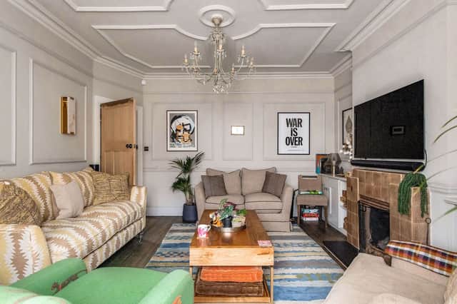 The ceilings are as high as you'd expect in a London town house