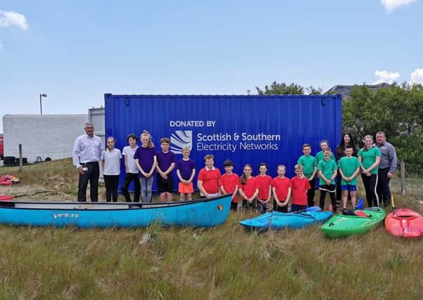 SSEN donated a 20ft storage unit to the local kayaking club at Daliburgh School to store new kayaks recently.